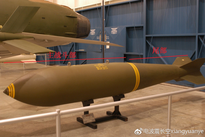 重量将近一吨, 越南首都龙编大桥下捞出一枚重型航空炸弹