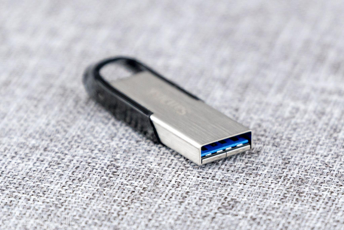 真假?批次?容量?——闪迪最热CZ73优盘横评 32GB VS 64GB__财经头条__新浪财经