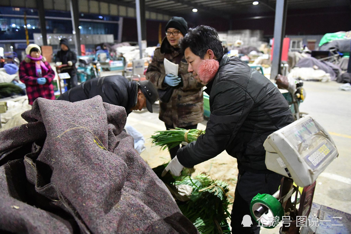 城市里的农贸批发市场,凌晨两点开市不少商贩一天只睡四个小时|商贩|城市|批发市场_新浪新闻