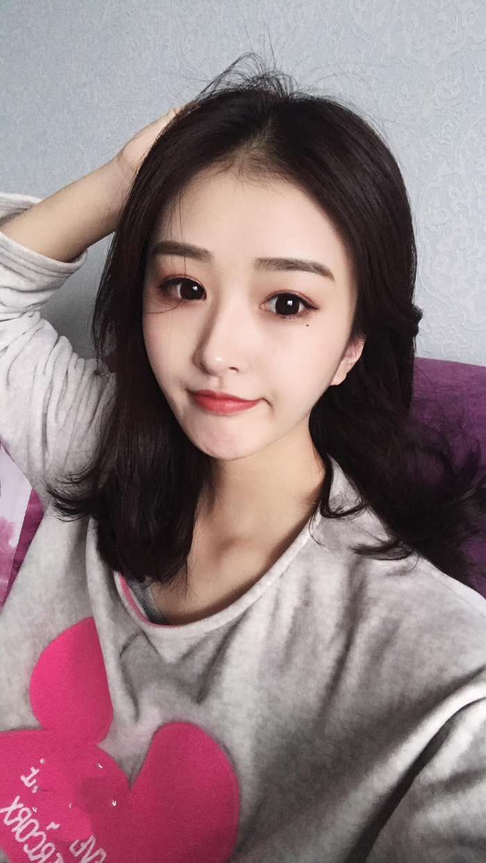 校花美女王楠天津师范大学表演系年龄19岁身高165体重45kg