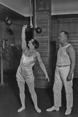 越来越多人接受了健身运动，大家三五成群一起锻炼已经成为了普遍现象。