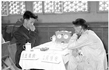 他是无冕之王,却是冠军考官,三度与全国象棋冠军蹉跎,抱憾终生|全国象棋|王嘉良|杨官璘_新浪新闻
