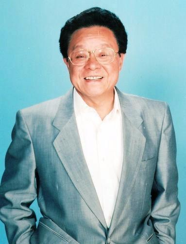董骠是成龙的顶头上司 曾与沈殿霞传绯闻 一生风流娶了四房太太