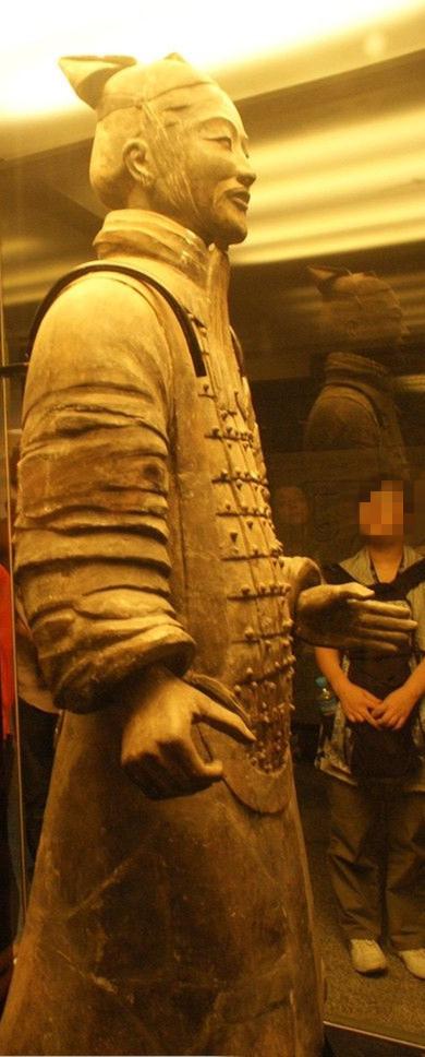 秦始皇帝陵的第三次大规模的考古发掘出土了一件巨人俑身高达到2