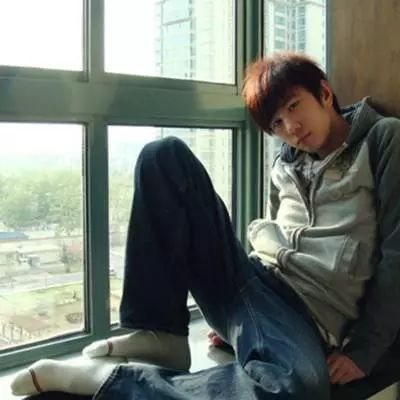 其实最早的时候扒爷听到夏河这个名字,还是和另一个叫做"麦洛洛"的人