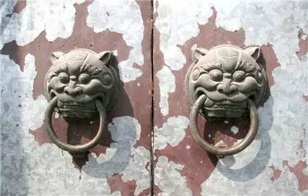 门上的艺术：中国古代锁具与门把手