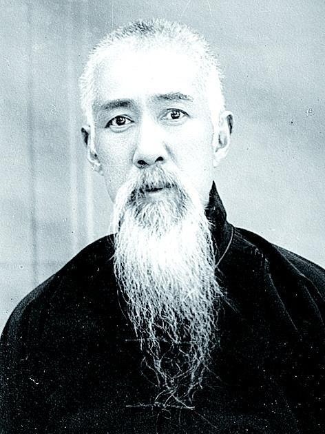 有这样一位民国怪总理，既救过慈禧，也救过孙中山