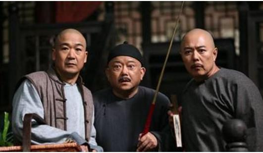 剧中,纪晓岚与和珅明争暗斗,参与破案的智斗故事让人非常喜欢,这部剧