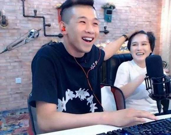 天佑好兄弟"撕逼"大战,磕巴东大骂刘一手,让刘一手道歉