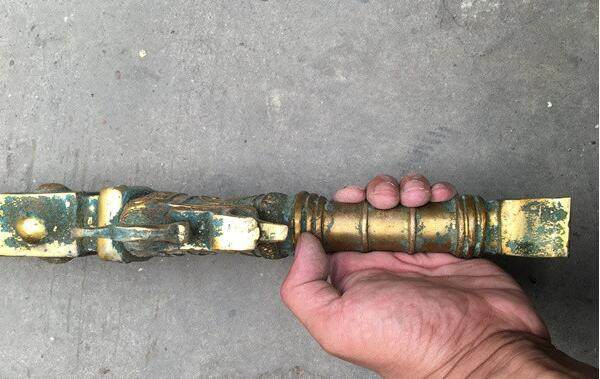 打神鞭估计就是这个样子,看外形就知道不是一般的兵器