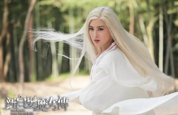 五位白发魔女扮演者,第一个是经典,最后一个被极限吐槽_新浪新闻