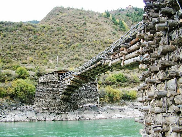 中国最牛的木桥,不用一钉一铆600年不倒,红军长征曾经过