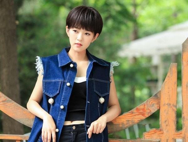 刘泳希是真的千指大人吗 从小学习古筝的刘泳希已达到专业十级