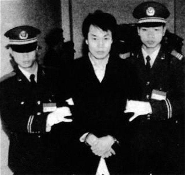 张子强所剩赃款不到5亿, 为何罗艳芳带走近20亿? 她回应了10个字
