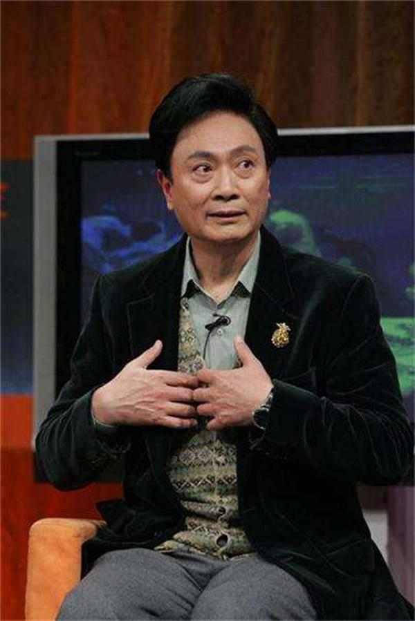 梁波罗,1938年12月31日出生,广东中山人,国家一级演员,1959年毕业于