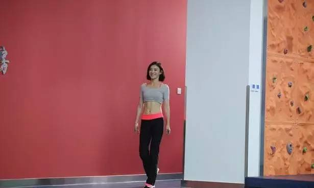 美女秦岚也爱做平板支撑