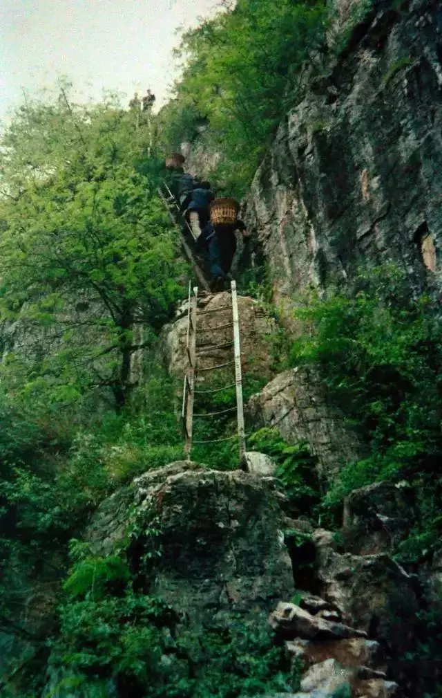 四川有个天梯上的村庄!峡谷为梯,绝壁为路