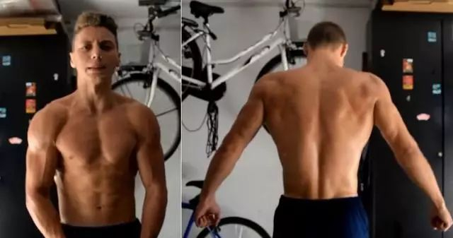 他在一年中增重了近50斤，来看看现在和之前的身材对比。