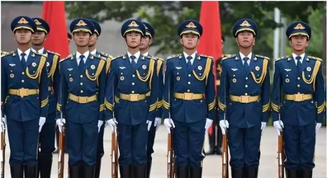 实拍三军仪仗队操练 英姿飒爽帅爆了（最新图片）|仪仗|三军仪仗队|司礼|仪仗队|女兵_新浪新闻