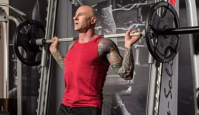 对于第3、5、6组，你的目标应该是每周都要增大重量，同时完成同样的重复。