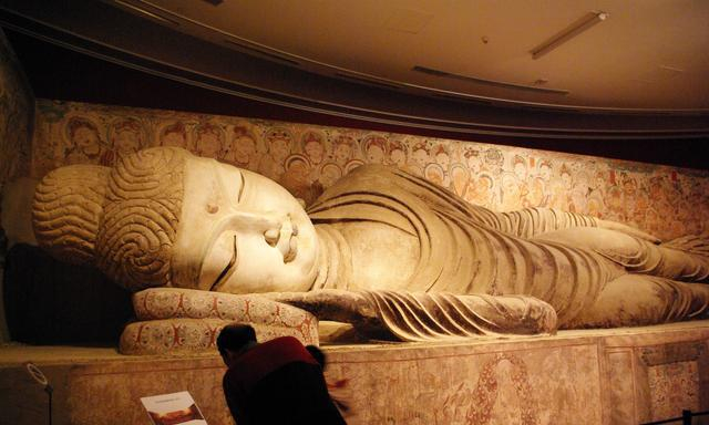 1600年敦煌壁画遭发霉、脱落,86岁老人“壁画打针”,修复4000平|壁画|敦煌莫高窟|李云鹤|修复|文物_新浪新闻