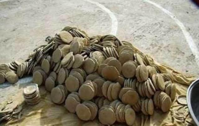 穷出新境界!这才是真正的“吃土”,别再说自己穷得吃土了!