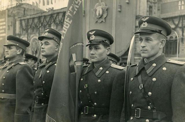 1941年红场阅兵, 暴露了苏联的一切, 使希特勒再无顾虑