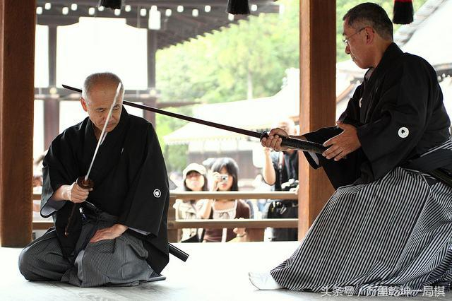马超不仅枪法独步天下，剑法也很了得，日本拔刀术就是仿照此剑法