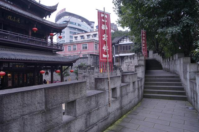 通远门,老重庆人的闲暇时光,在这里喝坝坝茶、听言子儿......