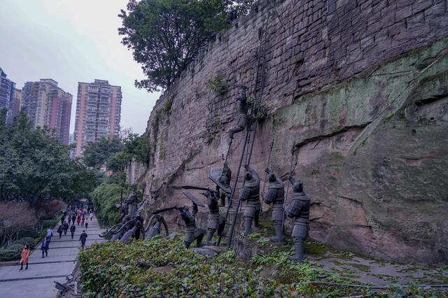通远门,老重庆人的闲暇时光,在这里喝坝坝茶、听言子儿......|重庆|通远门|摄影|鼓楼|城墙_新浪新闻
