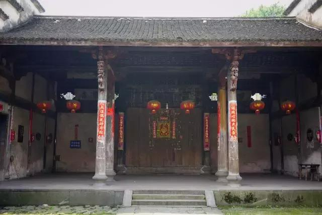 东白湖上斯宅现,不见当年胡张情