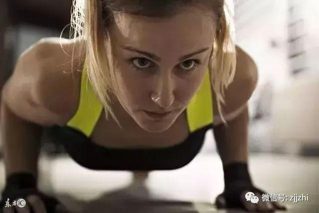 俯卧撑作为基础的健身动作，