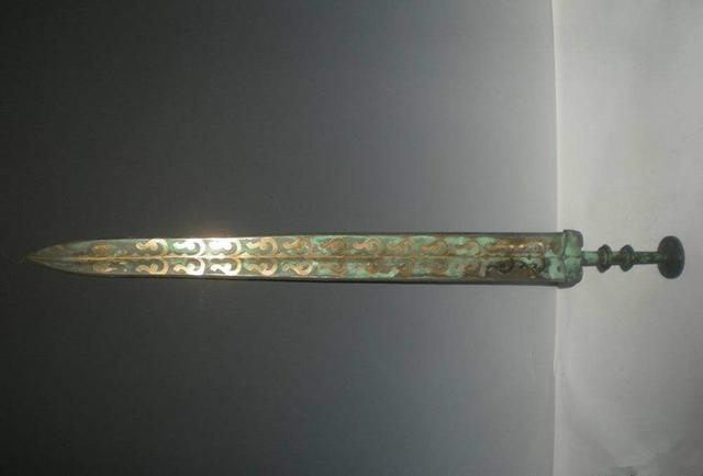 秦始皇手中的剑为现代科技结晶,那么他的剑是怎么来的?穿越