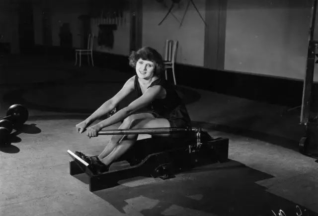 这可能是动感单车的鼻祖吧，感觉骑车骑出了文艺范。