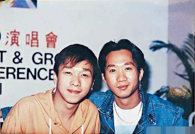 黄家驹亲弟弟黄家强全家近照，日本妻子美丽，儿子可爱