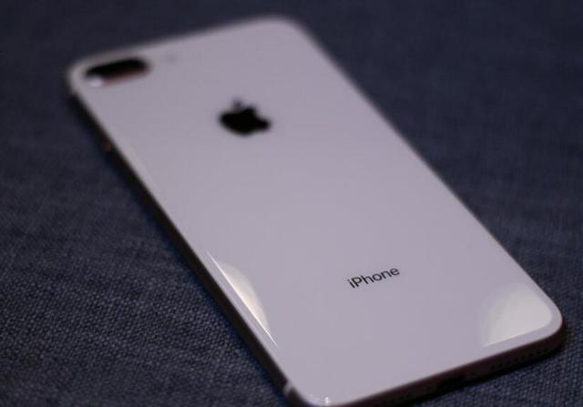 苹果iphone8 plus降至冰点,看到价格后:再见!