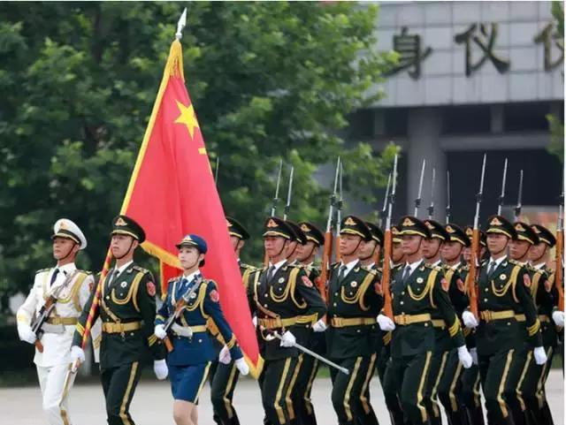 实拍三军仪仗队操练 英姿飒爽帅爆了（最新图片）|仪仗|三军仪仗队|司礼|仪仗队|女兵_新浪新闻