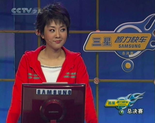 还记得主持人方琼？曾红极一时却嫁人生子，老公儿子罕见曝光！