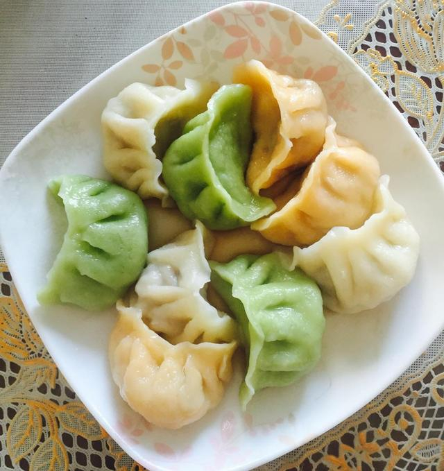 奶奶饺子皮40年的经验,5个小技巧,不粘不破,附彩色饺子皮做法|饺子皮|小技巧|饺子|鸡蛋|面粉_新浪新闻