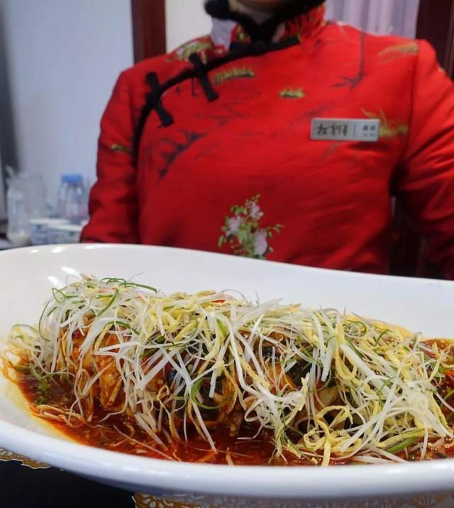 炒一份回锅肉1280元的川菜大师王开发弄了一桌菜
