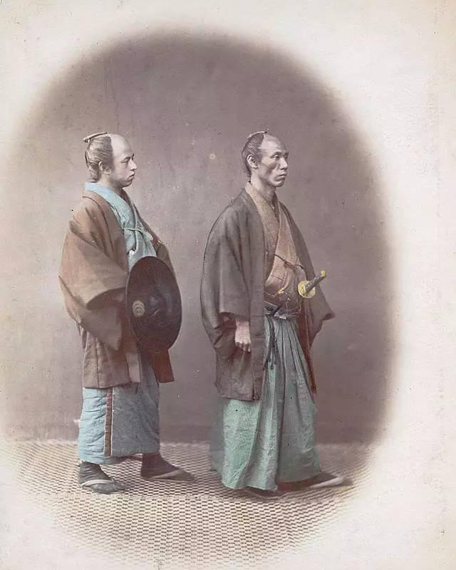 日本浪人因战争被国家利用成为唯一的武力,却干着偷鸡摸狗之事