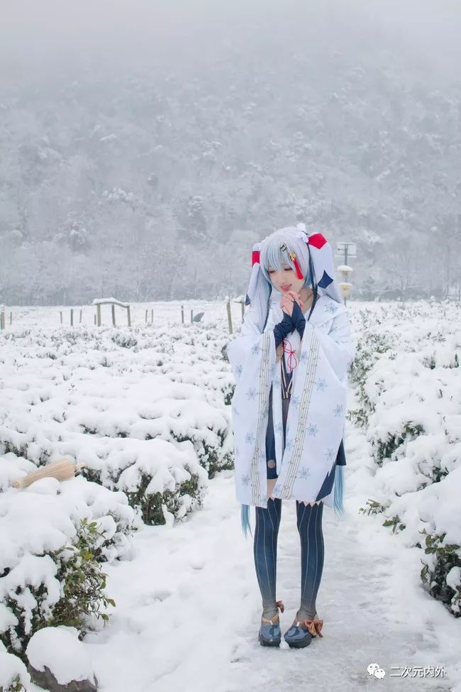 大雪之后短裙外景!这雪初音cos我服!|COS|外景|大魔王|下雪|妹子_新浪新闻