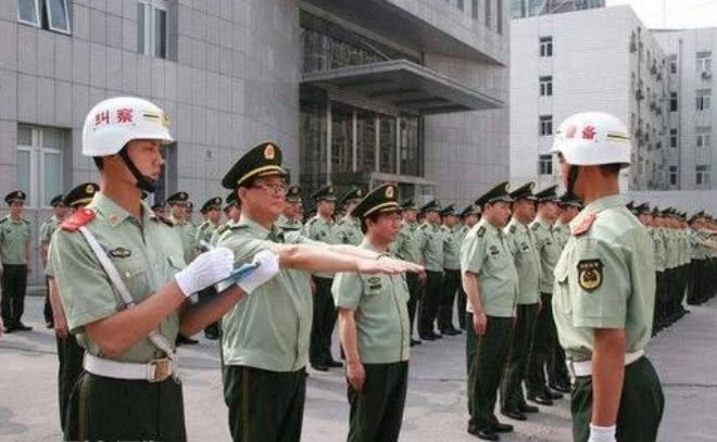 为何纠察兵退伍要早退好几天?原来是为了避免这种事!|纠察|兵种|士兵_新浪新闻