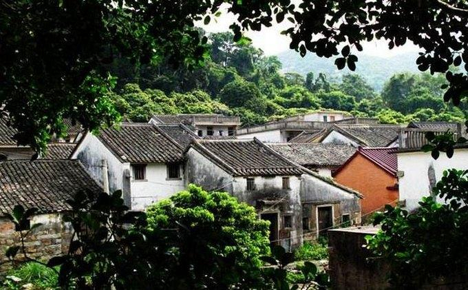 西乡最有名的古村,于凤凰山东麓,是宝安保存最完好的古村落之一!|_新浪新闻