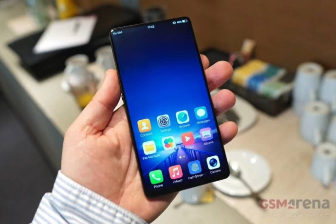 请看这个操作界机vivo标志性的,它采用的还是内置虚拟键与手势操作相