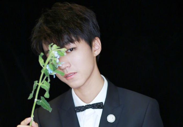 TFBOYS组合2018首次晒照,变化最大的是王源,千玺的身高是个迷