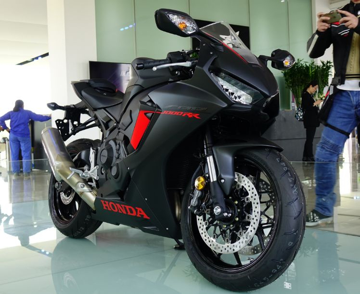 火刃出鞘!本田CBR1000RR——令人畏惧的干货!
