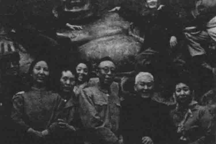 末代皇帝溥仪,一生跌宕起伏,晚年过上了幸福生活!|溥仪|末代皇帝|皇帝|李淑贤|溥杰_新浪新闻