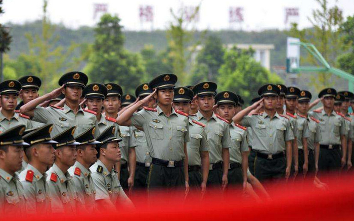 为何纠察兵退伍要早退好几天?原来是为了避免这种事!