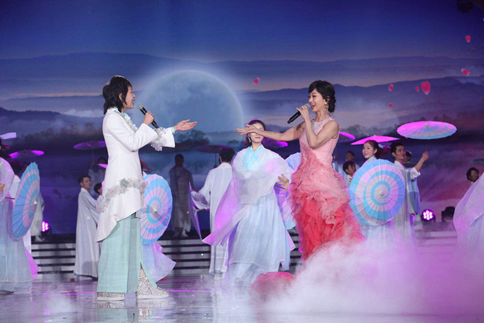 赵雅芝、叶童合体湖南卫视《华人春晚》